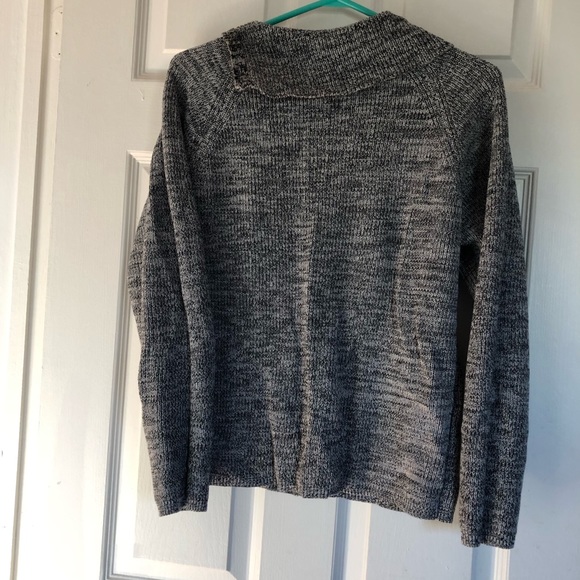 Never worn, woman sweater. - Picture 2 of 2